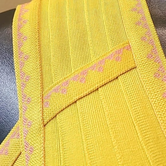 Herve Leger Stunning Bandage Dress in Citrus Yellow and Pink Accent. Size: L - Picture 3 of 11